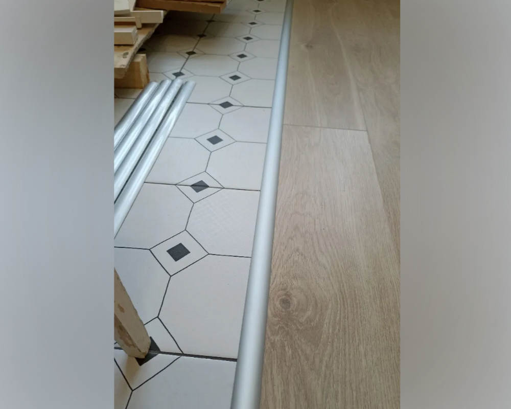 Порог одноуровневый ПС 04-3.1800.01л Серебро