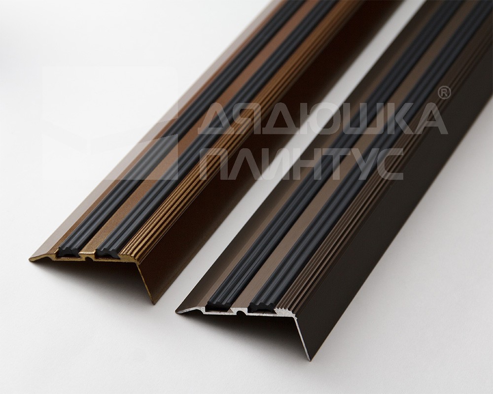 Порог угловой ПУ 07.2700.201л Серебро