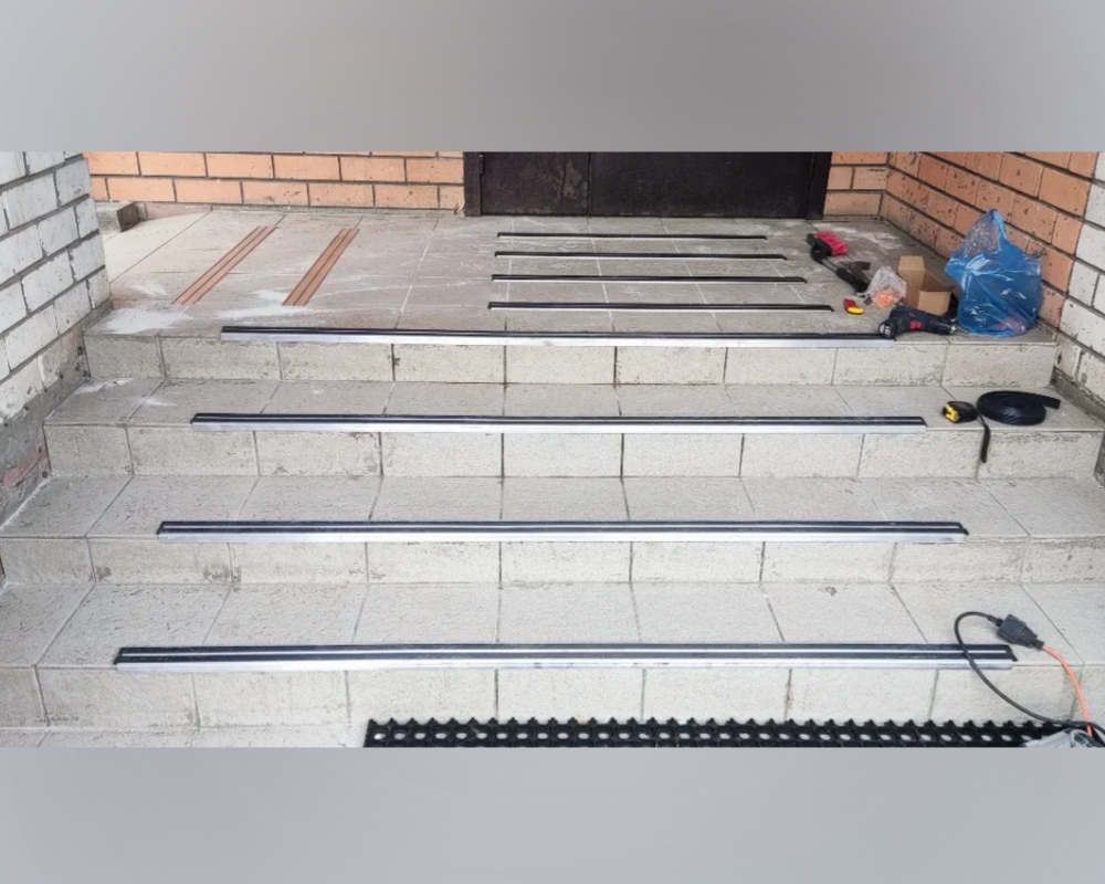 Порог одноуровневый ПС 08-1.1800.01л Серебро