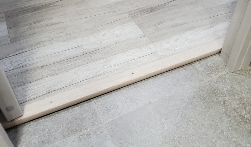 Порог угловой ПУ 06.2700.057 0,9 м Бетон айс