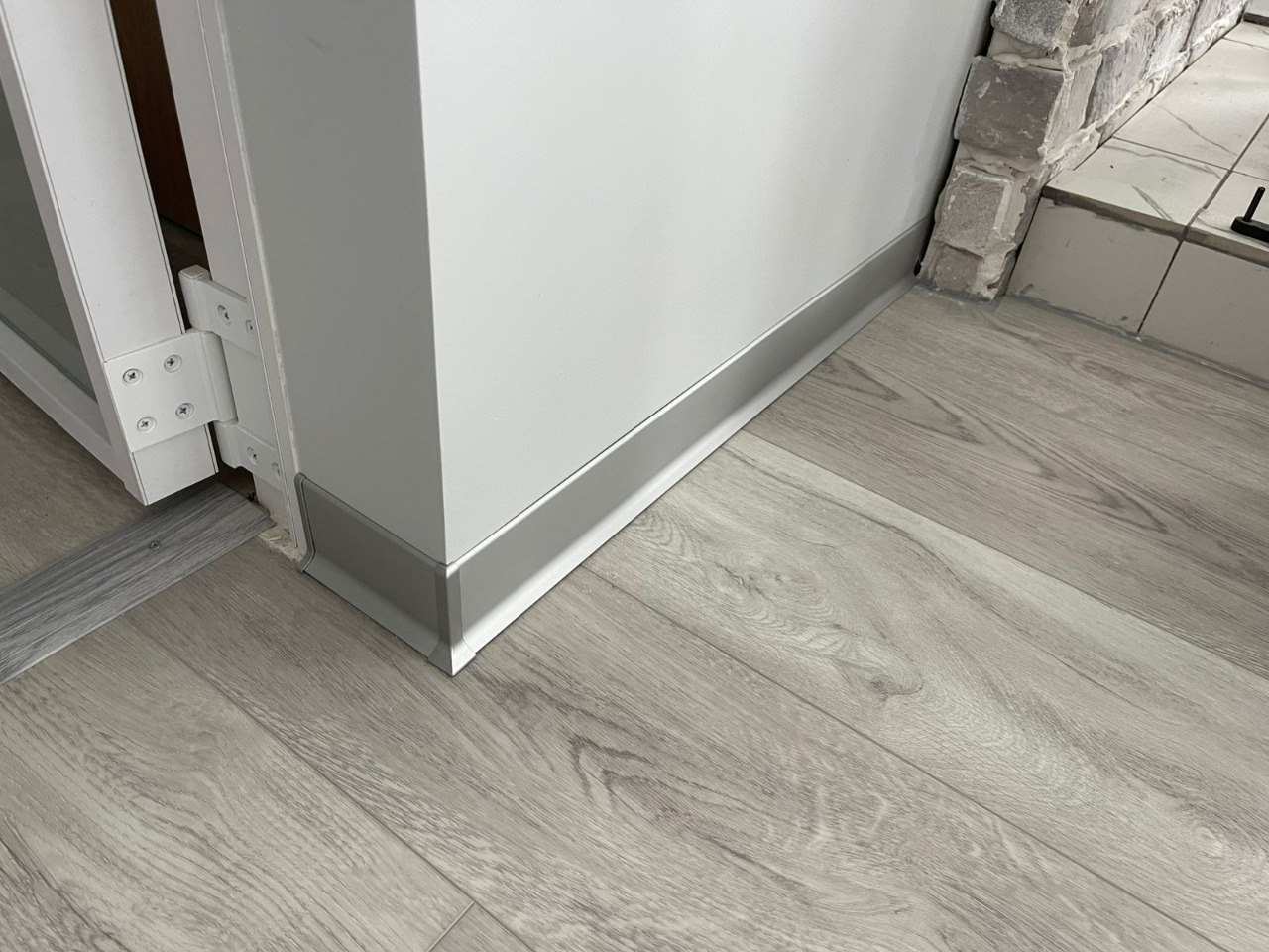 Плинтус алюминиевый Волшебная палочка 80 мм 3,0 м Серебро матовое