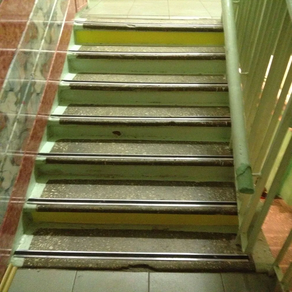 Порог угловой ПУ 10.2500.414 Серый