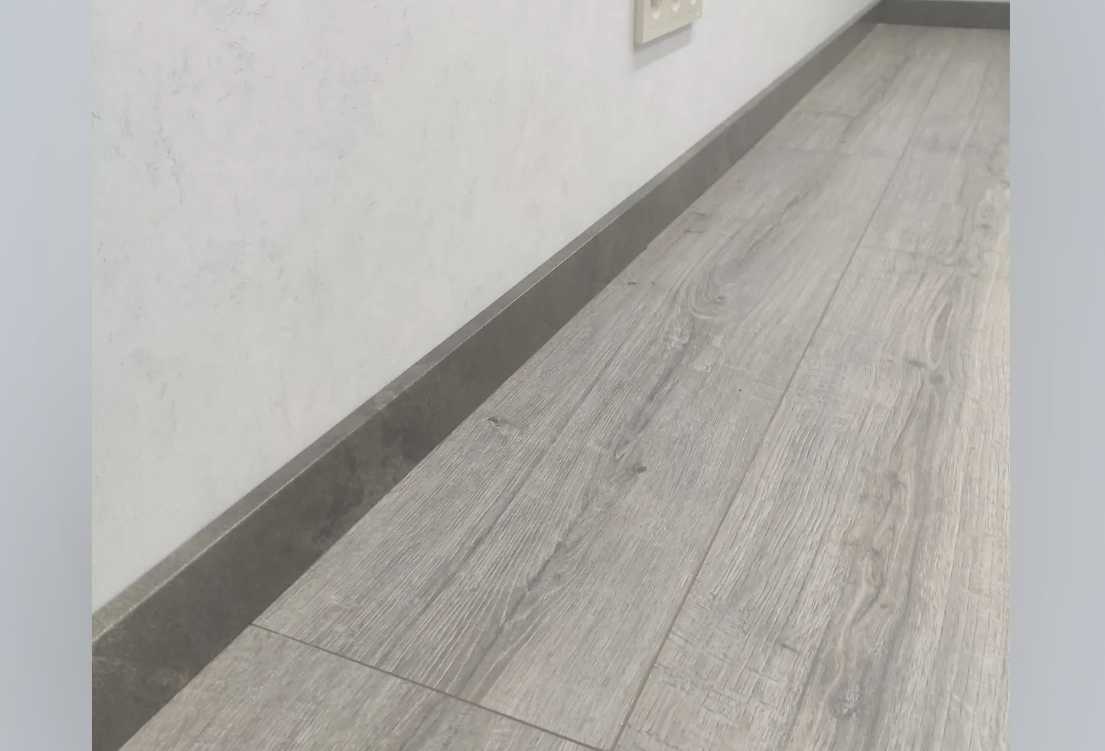 Плинтус МДФ Лука Пл 100-1МДФ.2700.Point line 24054 Филадельфия графит