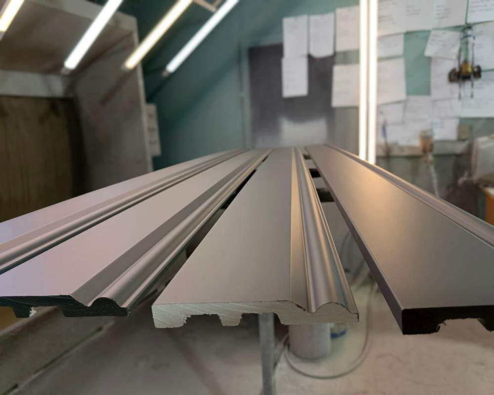 Плинтус СОЛИД 1 UHD 06/105C 105*14*2000. Окраска включена в стоимость