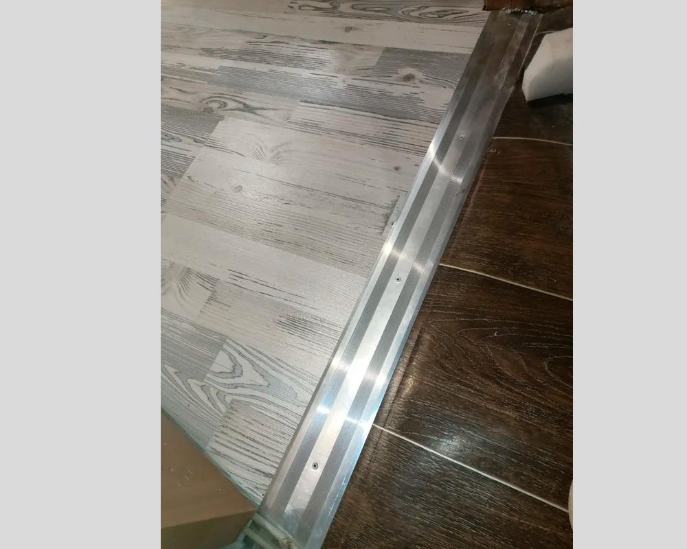 Порог одноуровневый ПС 07-1.2700.201л Серебро