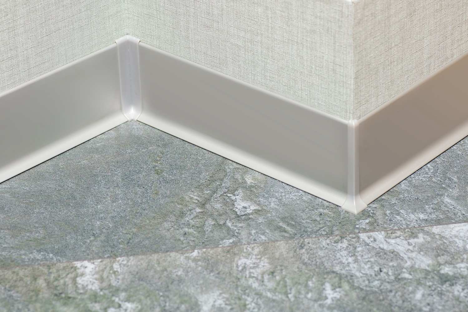 Плинтус алюминиевый Волшебная палочка 80 мм 3,0 м Серебро матовое