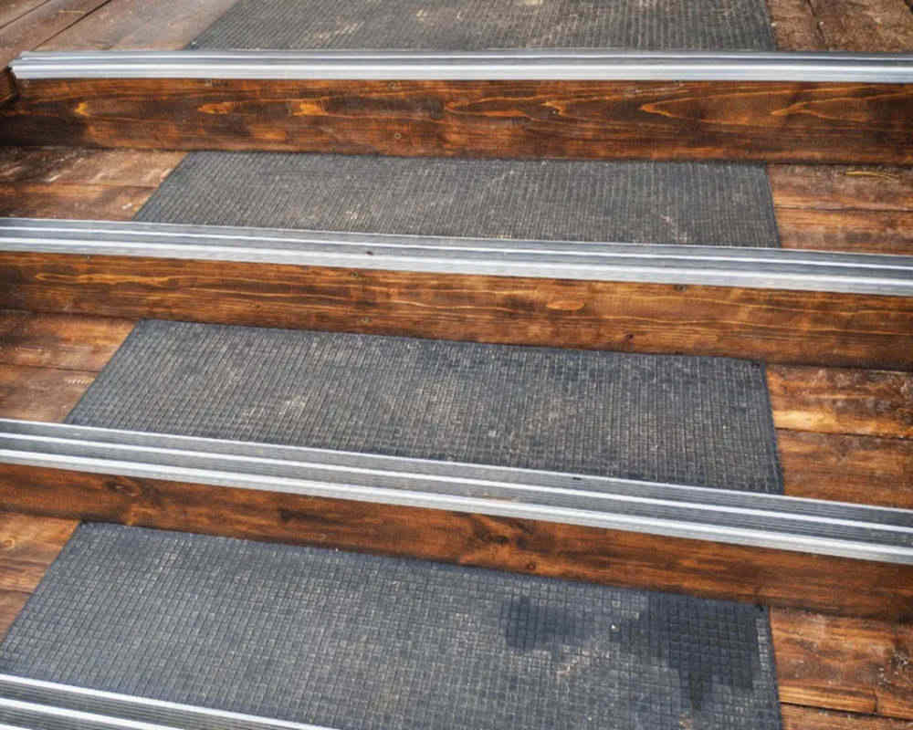 Порог одноуровневый ПС 08-1.1800.01л Серебро