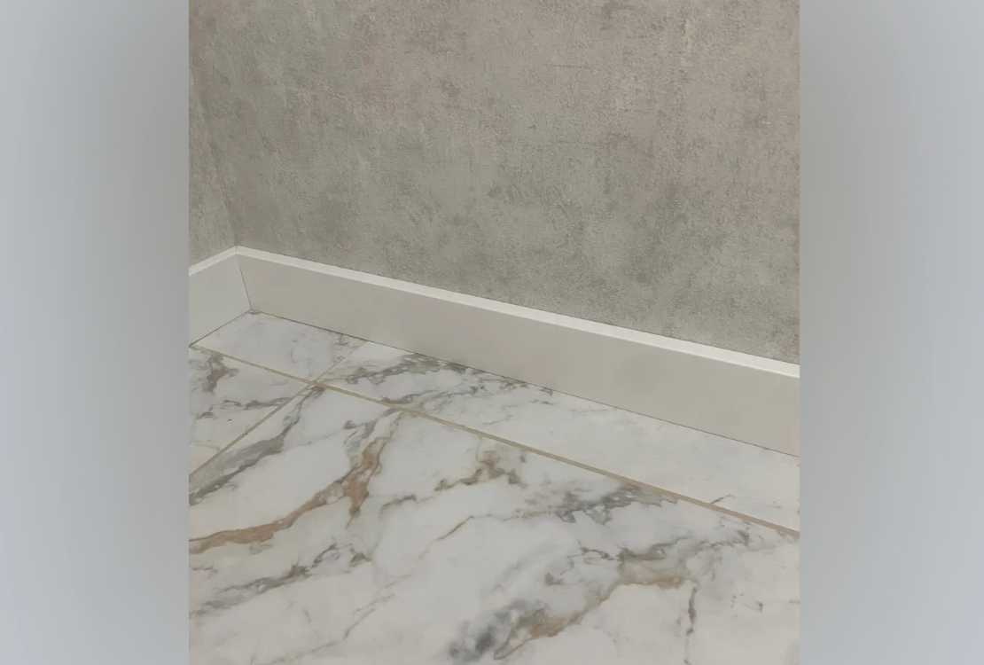 Плинтус МДФ Лука Пл 80МДФ.2700.Point line 24040 Дуб кантри белый