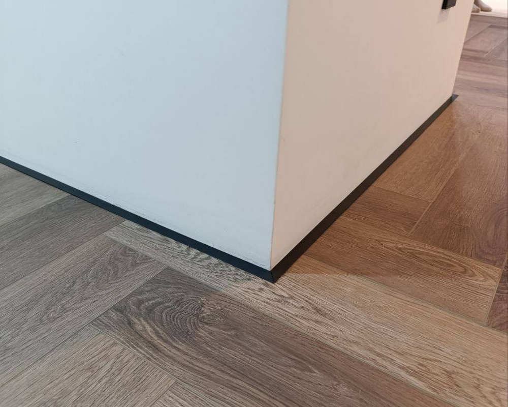 Микроплинтус MSAPL 01.2700.15 Анод черный