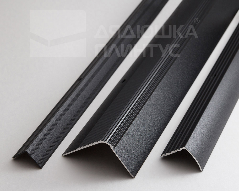 Порог угловой ПУ 04.2700.215 Черный