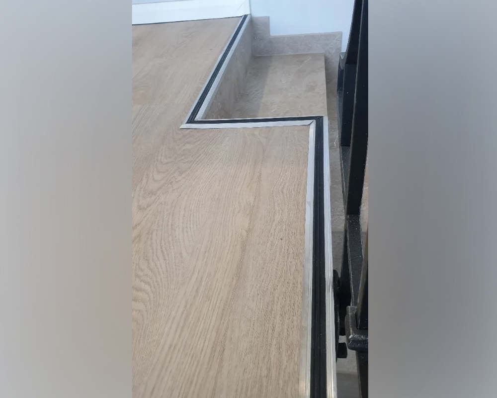 Порог одноуровневый ПС 08-1.1800.01л Серебро