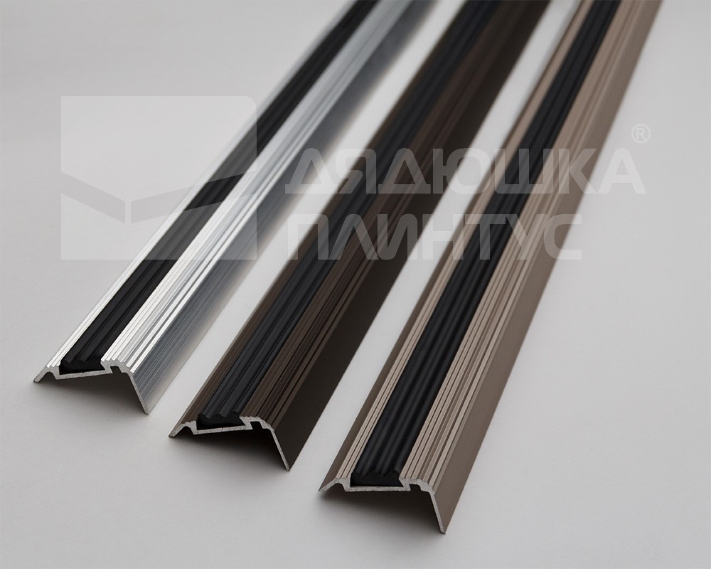 Порог угловой ПУ 07-1.1800.001ч Серый