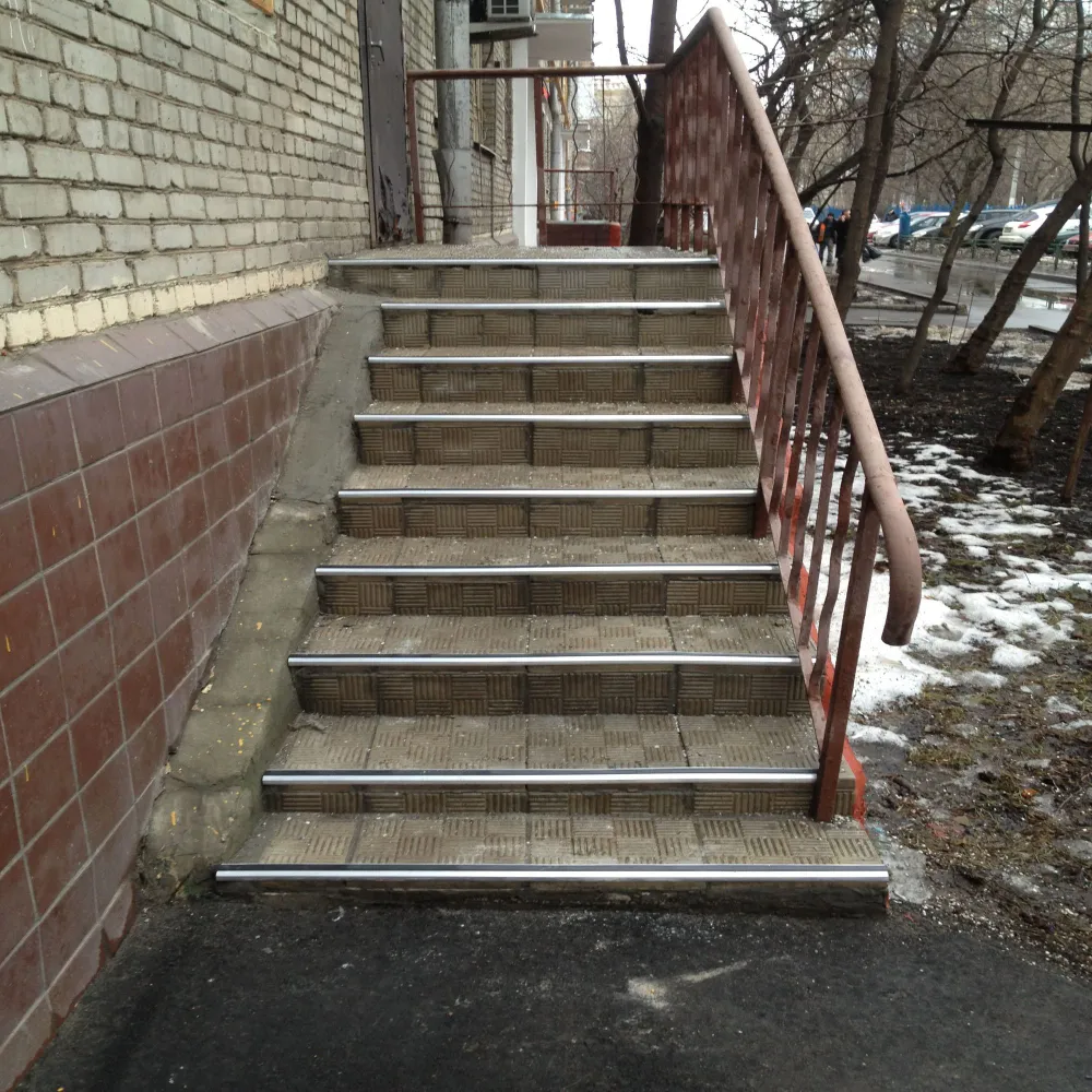 Порог угловой ПУ 10.2500.414 Серый